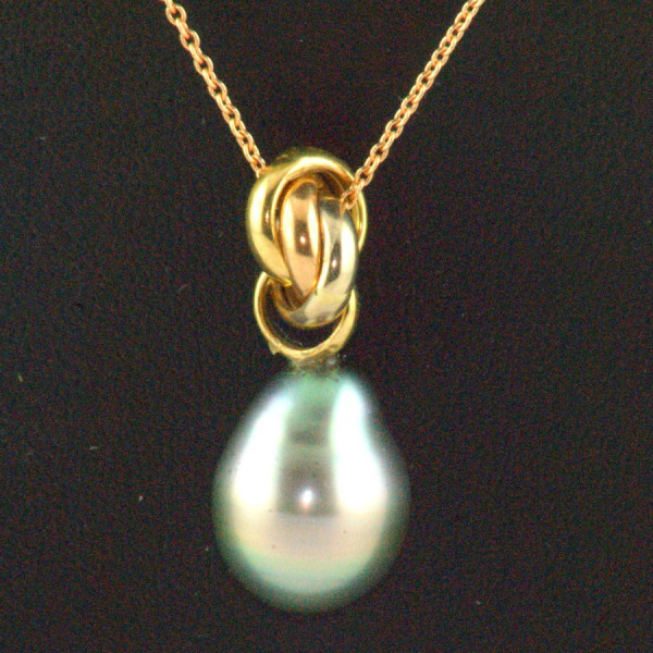 18k gold and Tahitian pearl necklace