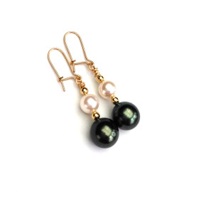  Joey  Gold earrings with cultured pearls