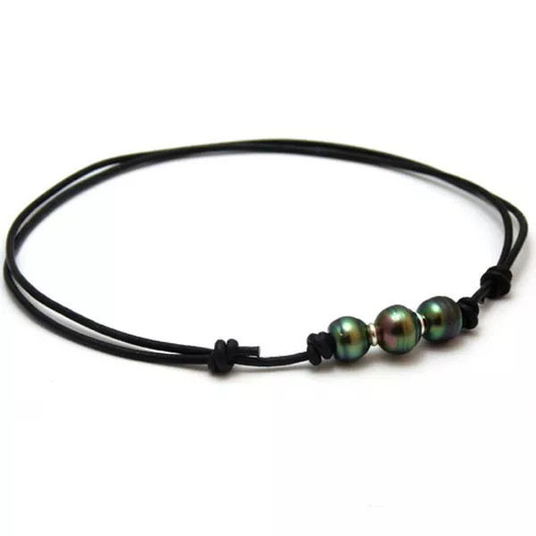 Leather necklace and 3 circled Tahitian pearl collection