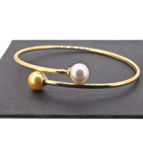 Elena Gold Toi et Moi bangle with cultured pearls