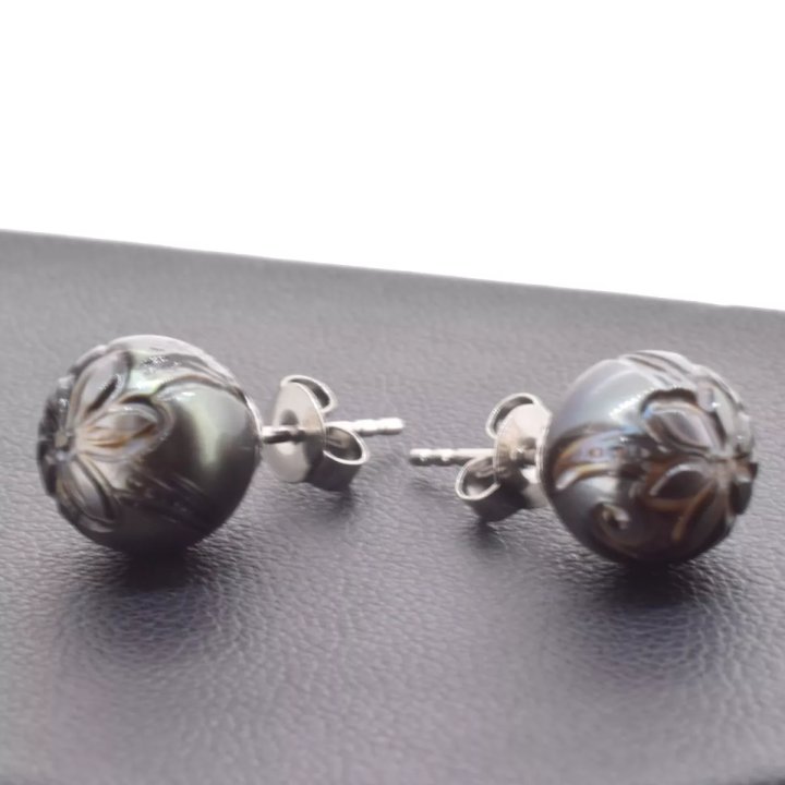 Pendientes Tiaré de plata con perlas de Tahití grabadas