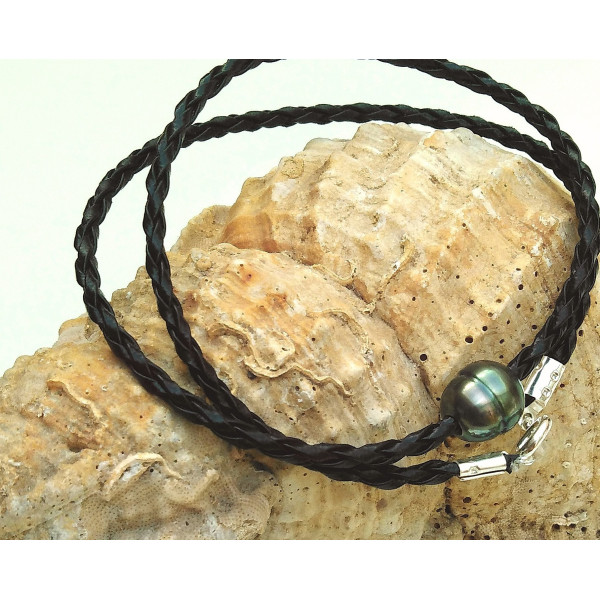 Poeti braided leather necklace with circled  Tahitian pearl.