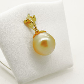 3 gold Australian pearl pendant