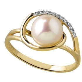 Estée 9k white gold and diamond cultured pearl ring