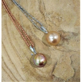 Pendentif or blanc 18 k et perles eau douce baroque
