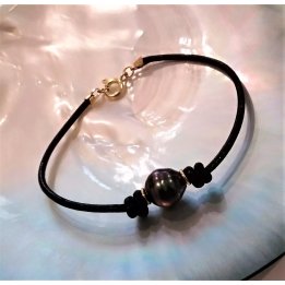 18K leather and Gold bracelet withe a circled Tahitian pearl