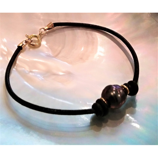 18K leather and Gold bracelet withe a circled Tahitian pearl