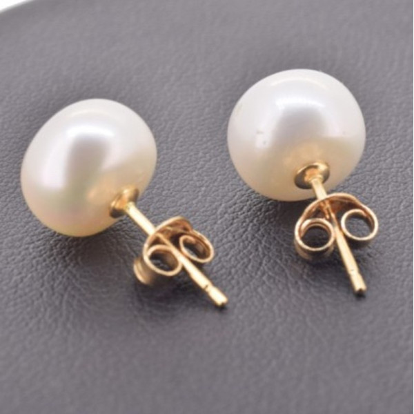 18k gold stud earrings with button cultured pearls
