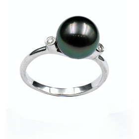Tahoe 18k gold and diamond ring with its Tahitian pearl