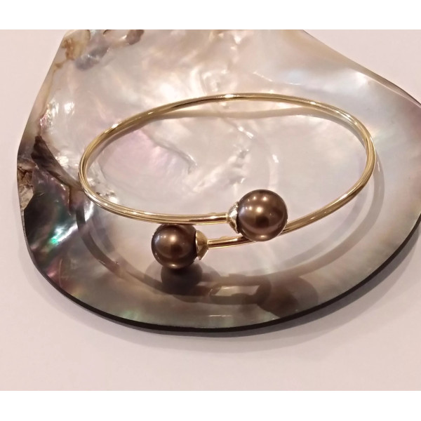 Gold  bangle with round Tahitian pearls