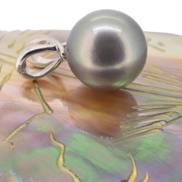 Marina 18K white gold pendant with Tahitian pearl