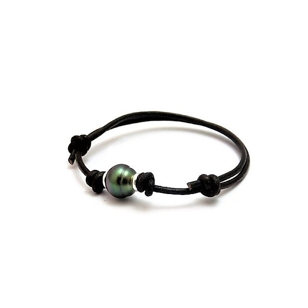 Leather bracelet and circled Tahitian pearl collection