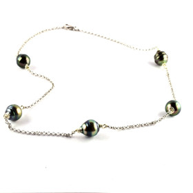 Emma silver necklace with circled Tahitian pearls