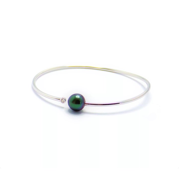 Armreif Jenna aus Silber mit ovaler Tahiti-Perle