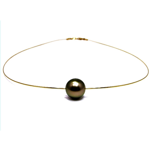 Gold necklace with a Tahitian pearl