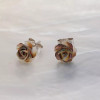 Clous d'oreilles fleurs de nacre