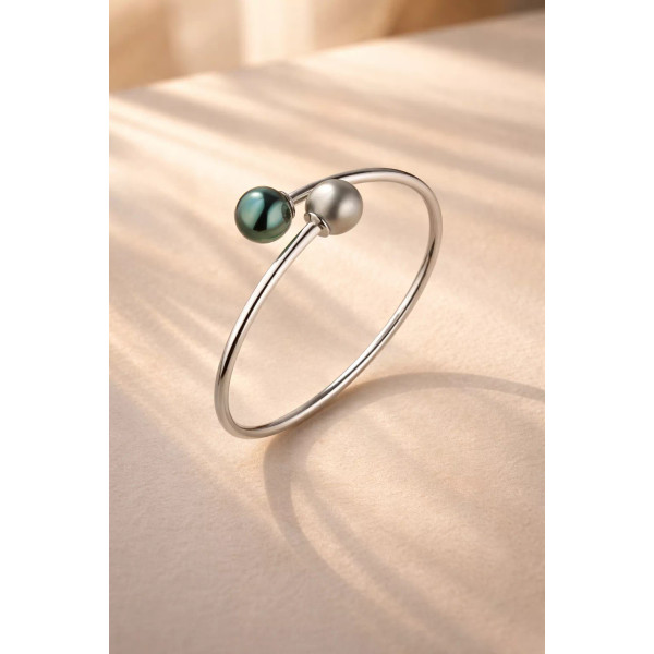 Polished 925 sterling silver toi et moi bracelet with two round Tahitian pearls in green and pearl gray tones